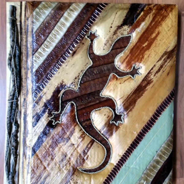 Leaf Photo Album Hand Crafted Bali 80 Photos Gecko Lizard Design NEW!