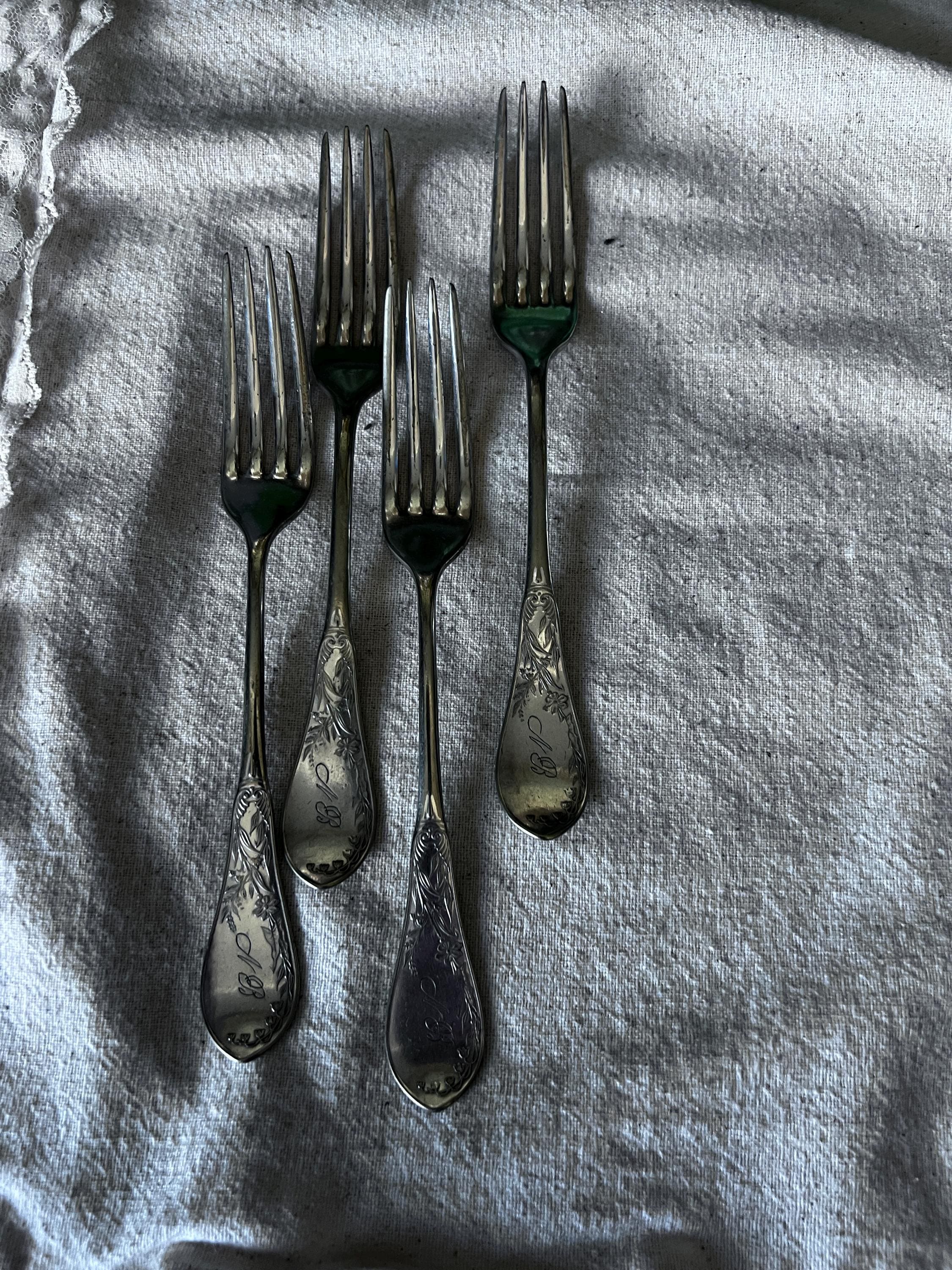 Vintage Wm Rogers and Son 4 Dinner Forks
