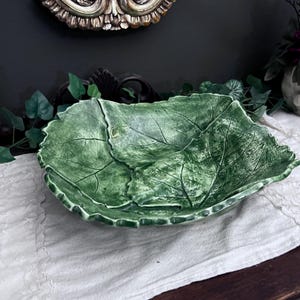 REPLICA  Vietri Foglia Large Green Leave Shaped Serving Bowl