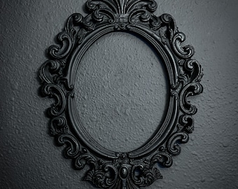 Decoración de pared con marco ornamentado de la Academia gótica oscura V2