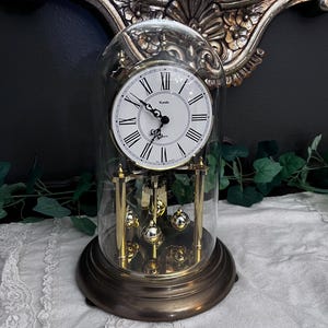 Orologio da parete vintage Kundo al quarzo con meccanismo di suoneria, proveniente dalla Germania Ovest.