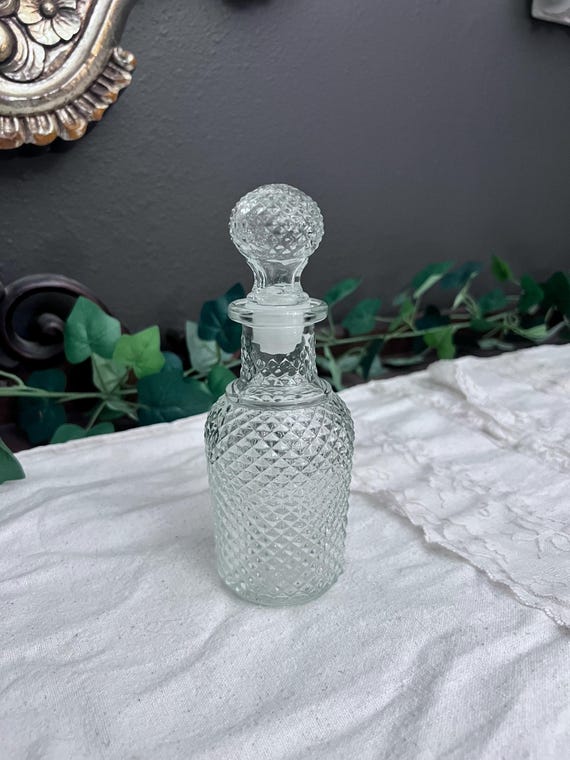 Vintage AVON Diamond Patter Clear Glass Perfume Collectible Bottle