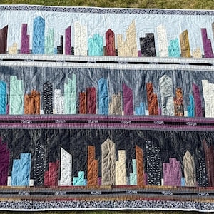 New York Quilt: Cityscape Facades at Different Times of Day, 2.05 m x 2.05 m, Cityscape Quilt Patchwork Quilt, Day and Night