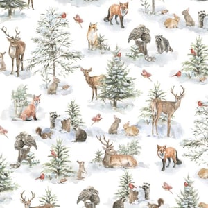 Peut inclure: Un motif répétitif sur fond blanc présentant des illustrations à l'aquarelle d'animaux de forêt en hiver, notamment des cerfs, des renards, des ratons laveurs, des lapins, des écureuils et des hiboux, parmi des sapins et des oiseaux rouges.
