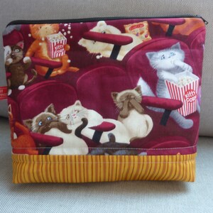 CATS Purrfect コスメポーチ CINEMA のキティキャットとポップコーン