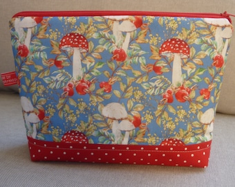 Cosmetic bag MUSHROOMS Forest and nature fly agarics and dots
