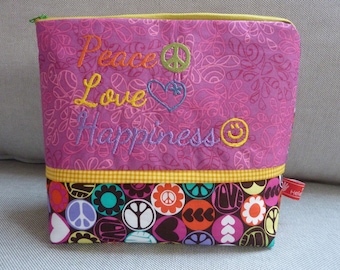 Kosmetiktasche Happiness LOVE and PEACE   All you need is LOVE  Fingerzeichen Herz  Victory  Reisebegleiter