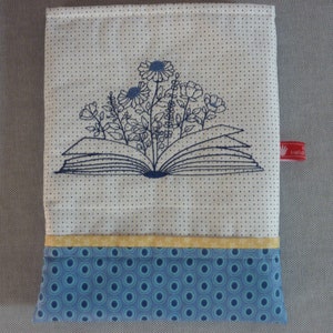 Bolsa para livros acolchoada e bordada com livro e flores, capa protetora para livro