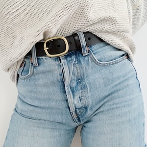 Black Leather Belt with Gold Buckle - Classic Vintage Style - Womens Leather Belt  Womans Belt - 90s Style - Black Belt