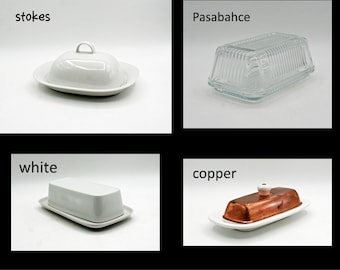 Colección de mantequeras vintage - Mantequeras de cristal Pasabahce, cobre y cerámica Trudeau, y gres blanco de mediados de siglo - Decoración de cocina de mediados de siglo