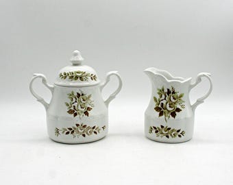 Juego de cremera y azucarero de loza inglesa de estilo colonial vintage, servicio de té con estampado floral verde de estilo shabby chic, mediados de siglo, hecho en Inglaterra.