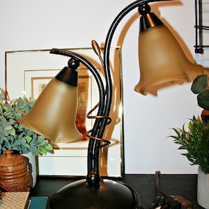 Vintage 1980s art nouveau style lily flower shade bronze & gold color metal electric tabletop lamp, frosted glass shade, Boudoir accent lamp