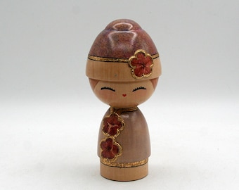 Muñeca Kokeshi vintage firmada por Christiane Bissonnette, arte popular japonés en madera pintada a mano, figura de madera hecha por artista en la década de 1990, decoración única para el hogar.