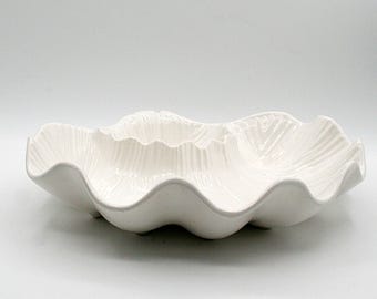 Bandeja grande de cerámica japonesa con forma de concha para aperitivos y salsas, ideal para barbacoas, fiestas en el patio, luau y estilo tiki. Elegante y sofisticado juego de entretenimiento náutico.