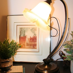 Vintage 1980s art nouveau style lily flower shade and bronze color metal electric tabletop lamp, Speckle glass shade, Boudoir accent lamp