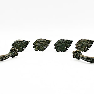 Vintage Bronze Leaf Drawer Pulls & Ornate Handles Set of 7, 1990s Cabinet Hardware, Leaf Shape Cabinet Knobs and Retro Furniture Hardware