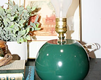 Vintage groene metalen bolvormige touchlamp | Postmoderne tafellamp uit de jaren 90 in space age-stijl | Retro nachtlampje en accentverlichting met 3 dimstanden
