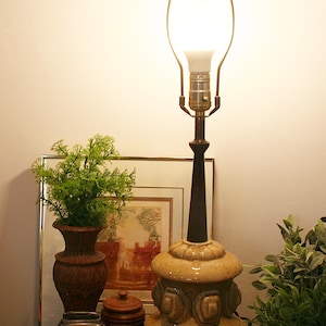 AMAZING 60 /70s vintage Large pottery and walnut wood table lamp, ceramic lamp, retro decor, Mid century modern home decor