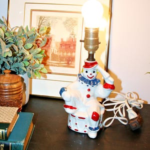 Vintage 1940er 1950er Jahre Shownee Pottery MCM Zirkus Clown Tischlampe, Kinderzimmer Retro-Dekor Nachtlampe, Baby-Kinderzimmer Verspielte Whimsy Lampe