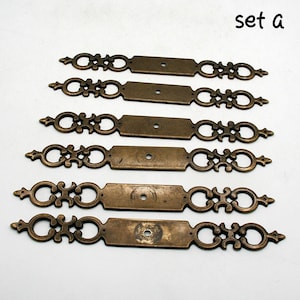 Vintage moderne schlanke Messinggriffe. Satz von 16 Griffen 4 5/20 x 1/2 Zoll Griffe, Messing in Antikbronze Retro, Schrankschubladenknauf