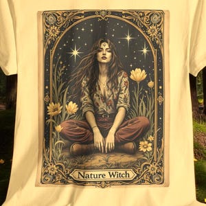 Camiseta con la carta del tarot de la bruja de la naturaleza, estilo vintage, estilo brujo, camiseta con gráfico bohemio, regalo para ella, regalo para mejor amiga, regalo único, camiseta para festivales