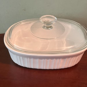 Vintage Corning Ware Oval French White Casserole Dish 1.5 Quarts/1.4 Liters with Lid