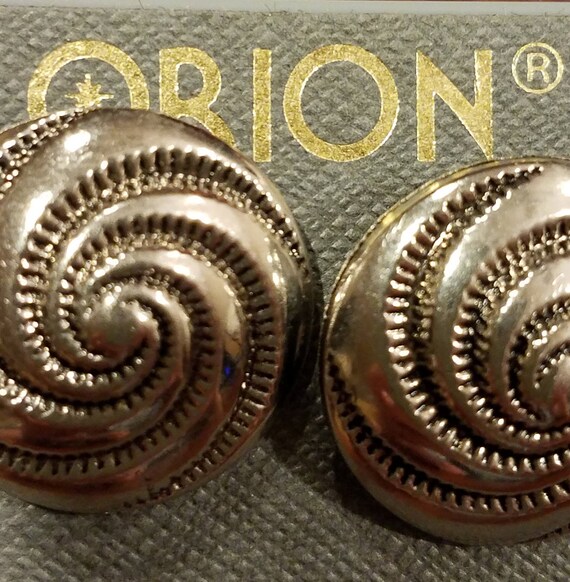 Large Round Retro Stud Earrings Circular Swirl Patt… Gem