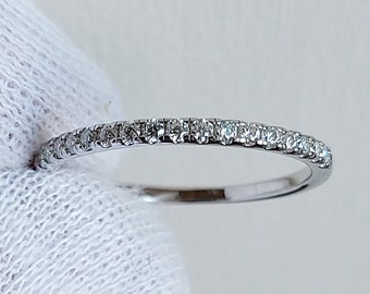 1.8mm breiter Moissanit Halb Eternity Ring aus Titan, Weißgold oder Silber - Stapelring - Ehering - handgemachter Verlobungsring