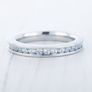 3mm breiter Man Made Diamant Simulant Full Eternity Ring / Stapelring in Weißgold oder Titan - Ehering - Verlobungsring