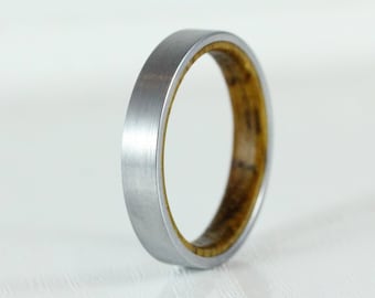 Bague de mariage en titane et bois de baril de whisky de 4 mm pour hommes et femmes