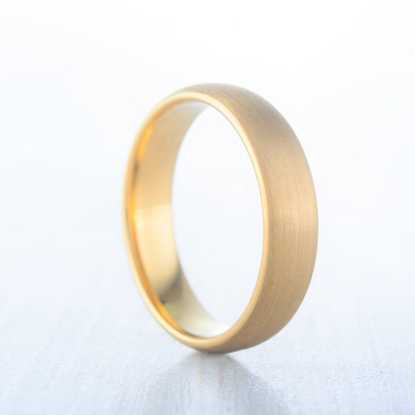 Anillo de bodas de oro amarillo de 18 quilates y titanio cepillado de 5 mm para hombres y mujeres