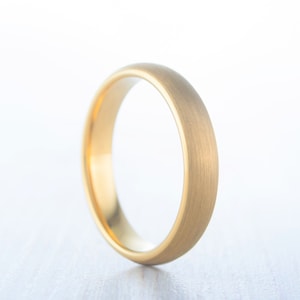 2 mm 18 kt geelgouden, geborsteld titanium trouwringband voor dames en heren