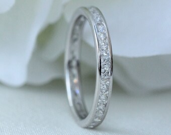 Platine Argent Sterling Blanc Saphir Rond 3 mm Large Eternity Band Ring Taille 8