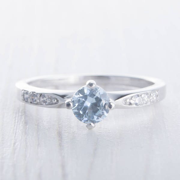Echte aquamarijn solitaire verlovingsring - Verkrijgbaar in witgoud en sterlingzilver - handgemaakte verlovingsring - trouwring
