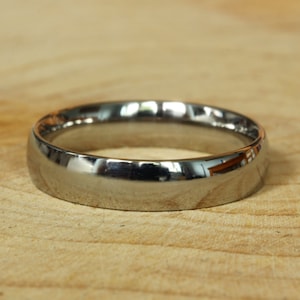 5 mm brede comfortabele pasvorm / ronde titanium trouwring met effen band
