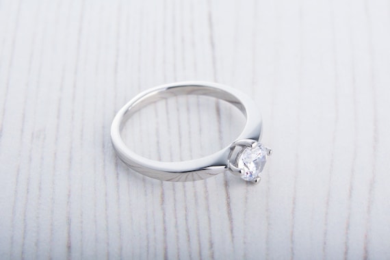 Titanium diamond engagement rings online