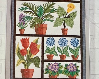 Columbia-Minerva Plastic Canvas Needlepoint Kit 8278 Box car /& Caboose
