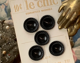 Vintage Carded Le Chic Pie Edge Black  5 count 3/4” BUTTONS Sew Thru