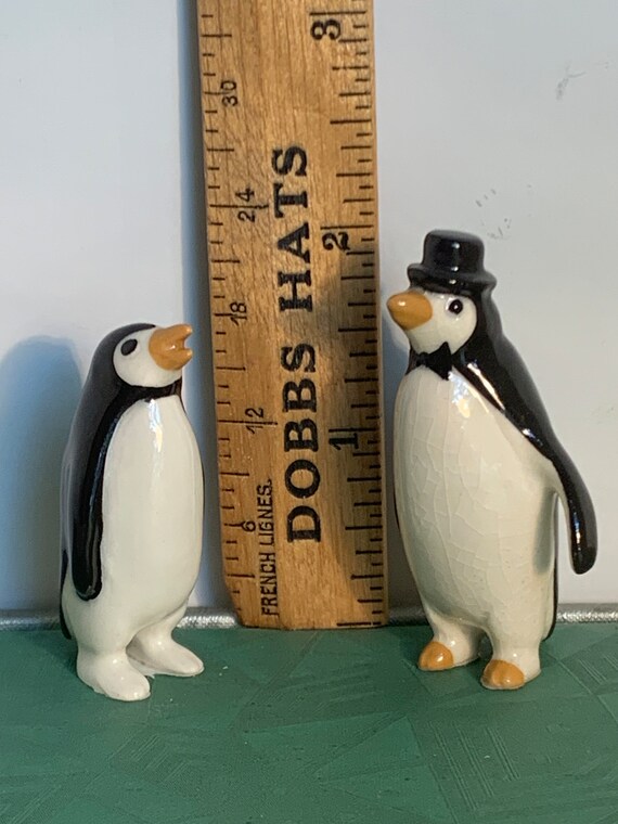 ADORABLE Lot of Hagen Renaker 2 Penguins , Papa in Top Hat and Bow 