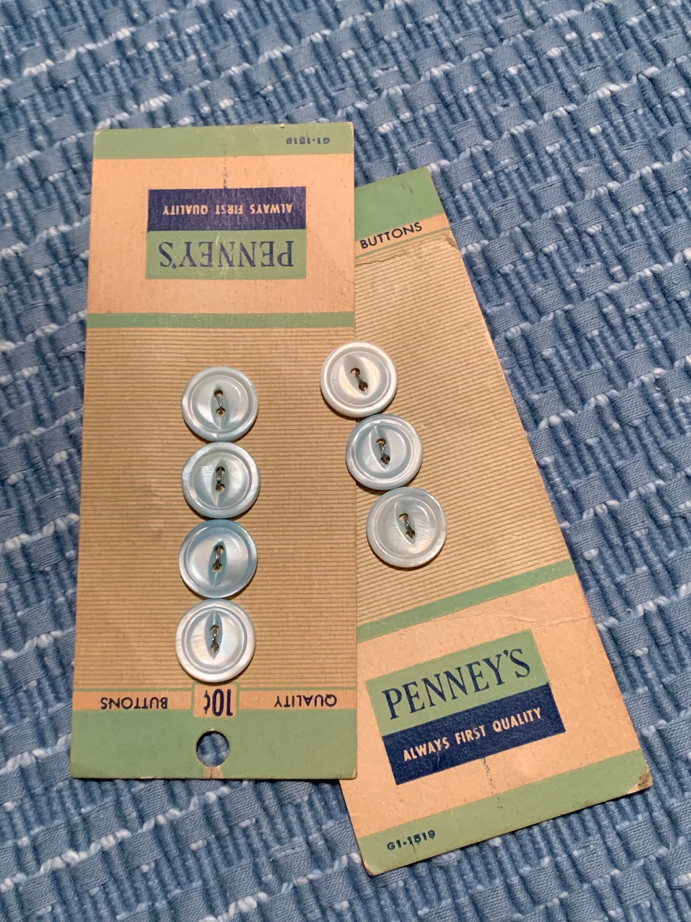 デコ PENNEY'S 1930's Buttons Blue Grey Mother of Pearl on Jadeite Green