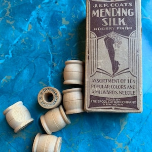 20&#39;s 30&#39;s J. & P. Coats Mending Silk Box and 6 Wood Bobbins  ~ Sewing Collectible