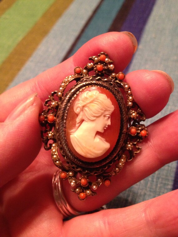 60's Romantic Cameo Brooch Pendant Gothic Victoria