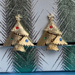 Mod 60s JJ Stylized Xmas Tree Clip  On Earrings Gold Tone Rhinestone