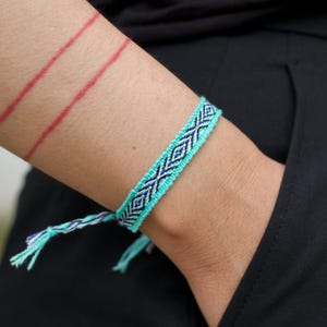 Woven Handmade Boho Slim Bracelet, Woven Textile, Friendship Bracelet, Stacking, Anklet, Boho Jewelry, Handwoven Textile Bracelet 画像 7
