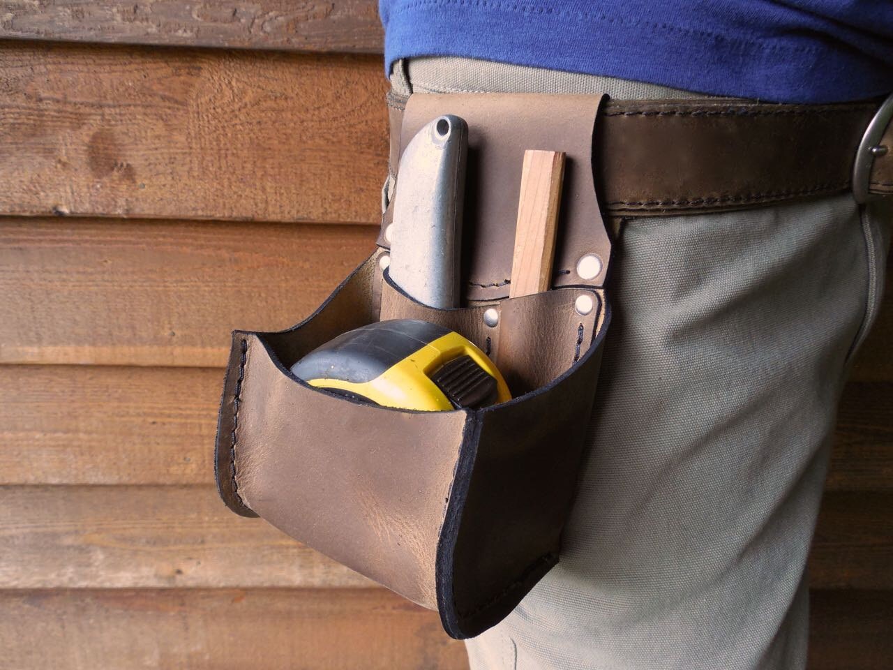 Sac de ruban adhésif avec poches. Cette pochette latérale de ceinture à  outils est un must pour suivre votre ruban à mesurer, crayon et couteau de  boîte. -  France