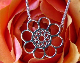 Silver Daisy Necklace with Adjustable Sterling Silver Chain, Daisy Charm, Bridal Jewelry, Bridesmaid Jewelry, Flower Necklace