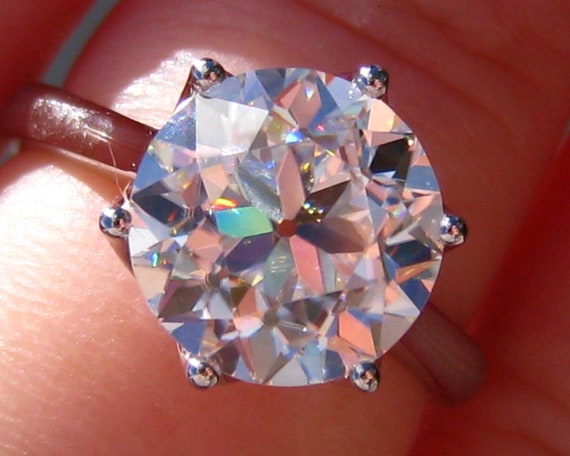 Old European Cut OEC Classique Moissanite in White Gold Lily