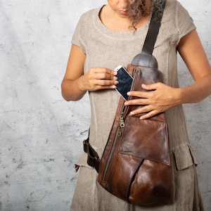 Unisex Schultertasche aus braunem oder schwarzem Leder