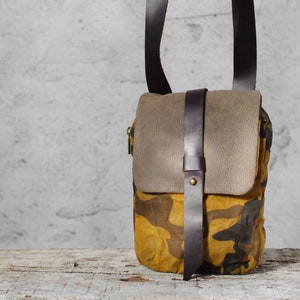SAC À BANDOULIÈRE EN CUIR MARRON