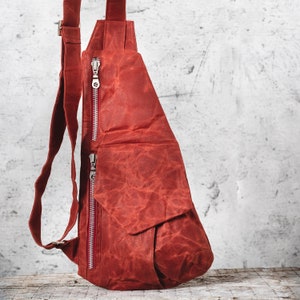Rote Unisex Umhängetasche aus gewachstem Canvas